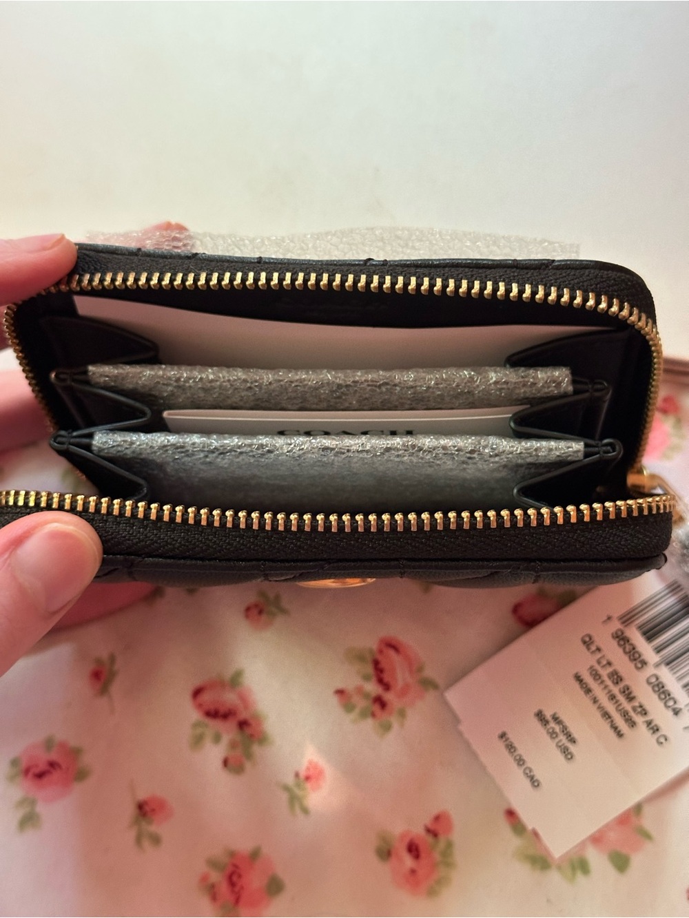 Coach Essential Black Small Zip Around Card Case with Pillow Quilting - Picture 2 of 7